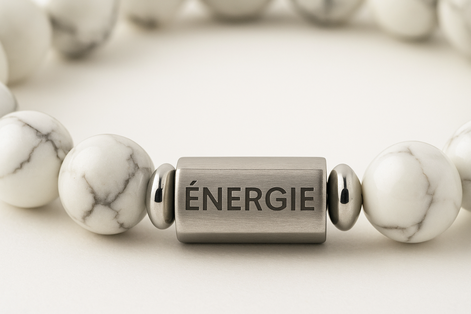 Bracelet en Howlite naturelle – Force, Courage & Énergie